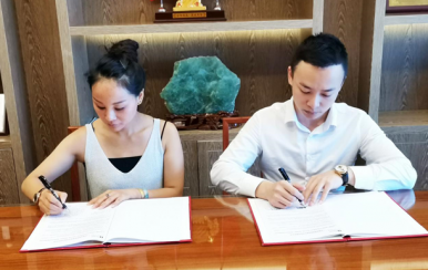 恭賀重慶渝北區(qū)邱美女士順利簽約翌芙萊！