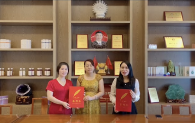 恭喜龍女士呂女士成功加入翌芙萊大家庭，成為翌芙萊美業(yè)傳播天使。