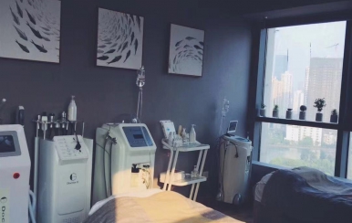 武漢打工妹創(chuàng)業(yè)開美容院，沒上美團(tuán)，三個月盈利回本。